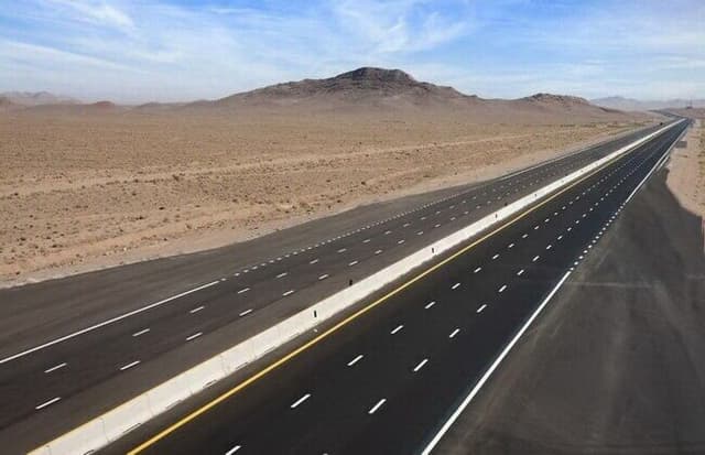 بیش از ۱۲ هزار کیلومتر پروژه حمل‌ونقل در کشور در حال اجراست