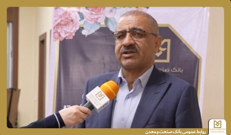 به گزارش روابط عمومی بانک صنعت و معدن، این بانک با تخصیص ۲۱.۲ درصد از کل مانده تسهیلات اعطایی به بخش صنعت و معدن، موفق شده است پرداخت بیش از یک‌پنجم از کل تسهیلات شبکه بانکی کشور به این حوزه حیاتی را به خود اختصاص دهد. این شاخصِ عملکردی، نشان‌دهنده تمرکز دقیق و تخصصی این بانک بر حمایت از بخش‌های مولد اقتصاد و تحقق اهداف توسعه صنعتی کشور است.  ثبت چنین آماری با وجود شبکه شعب محدود، نشان‌دهنده بهره‌وری بالا و تخصیص بهینه منابع در این بانک است که آن را به بازوی توانمند دولت در توسعه زیرساخت‌های صنعتی و معدنی کشور تبدیل کرده است.