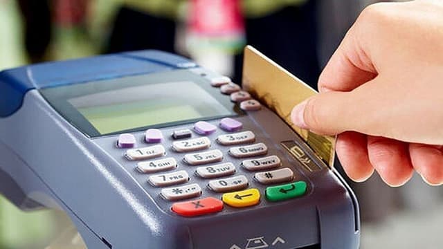 تداوم وقفه در بخشی از خدمات بانک‌های ملی و صادرات