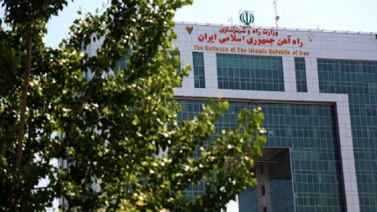 بازسازی مسیر ریلی آسیب‌دیده در جنوب کشور آغاز شد