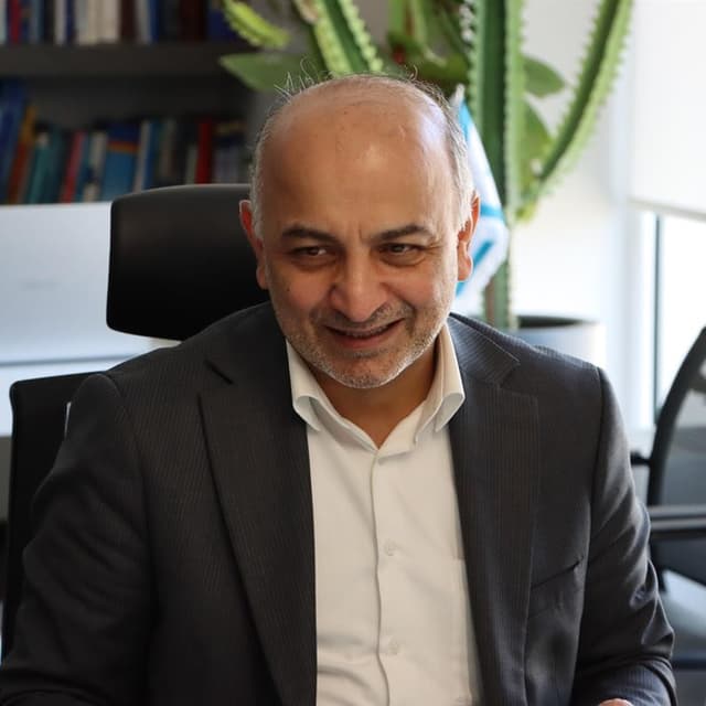 مدیرعامل بیمه دی: بخشی از توفیقات ما مرهون جامعه پزشکی است / تجلیل از پزشکان همکار بیمه دی در روز پزشک