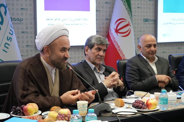 *با حضور خانواده دو شهید دانش آموز میناب "دی نامیت" بیمه دی رونمایی شد/ امکان خرید و فروش بدون تعطیلی