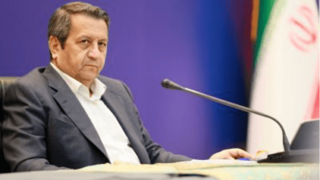 رئیس کل بانک مرکزی از کاهش بیشتر در رشد نقدینگی خبر داد