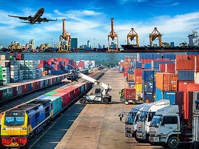 کامیون‌ها در انتظار عبور، قطارها در مسیر ورود؛ آخرین وضعیت حمل کالا به ایران