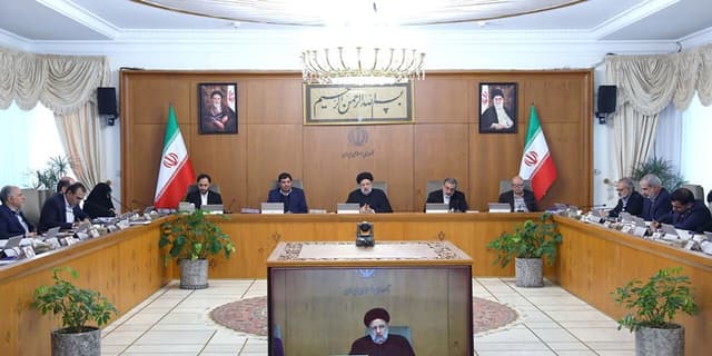 فروش خودرو باید طبق دستورالعمل دولت انجام شود