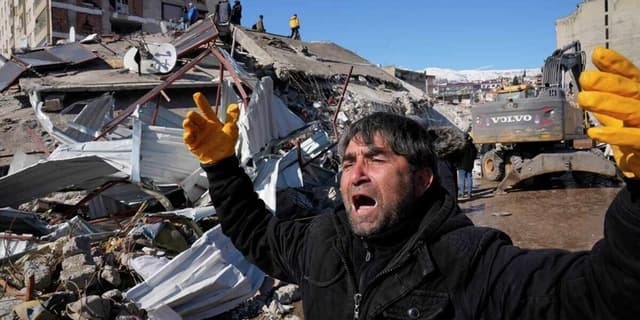 شمار کشته‌های زلزله ترکیه به بیش از ۱۲ هزار نفر رسید