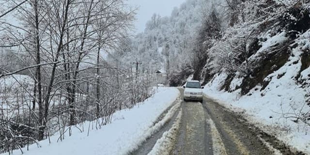 برف و باران در جاده های 8 استان/ محور کندوان و آزادراه تهران-شمال باز شد