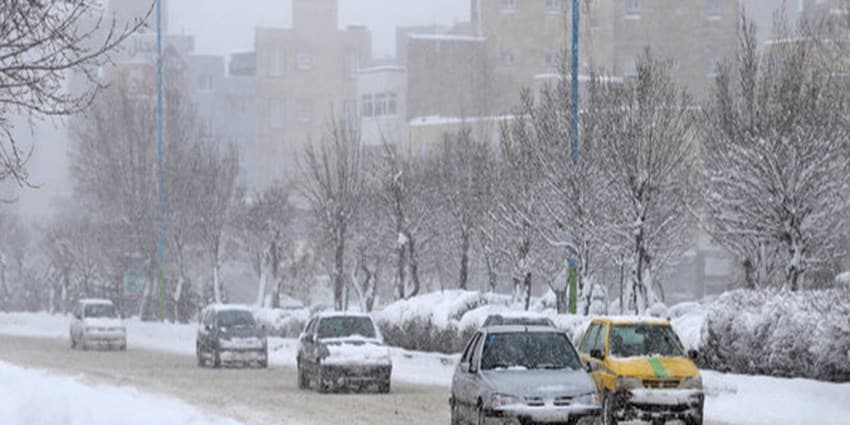 برف و باران در جاده‌های ۱۲ استان