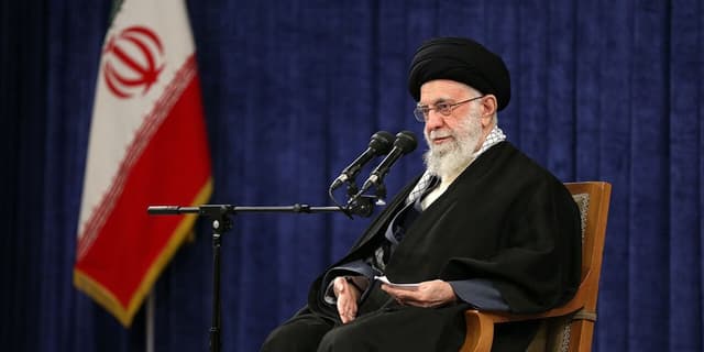 بنیه قوی مردمی نظام، حجت را بر همه مسئولان و علما تمام کرده است