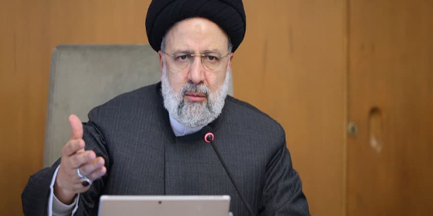 تیم اقتصادی دولت توان خود را برای ثبات بازار ارز به کار گیرد