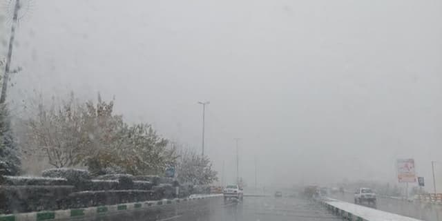 تردد روان همراه با بارش باران و مه‌گرفتگی در محورهای شمالی