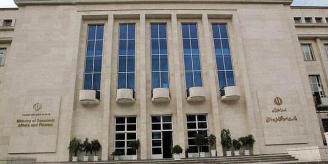 پیش‌بینی تورم فزاینده در سال ۱۴۰۲ درست نیست