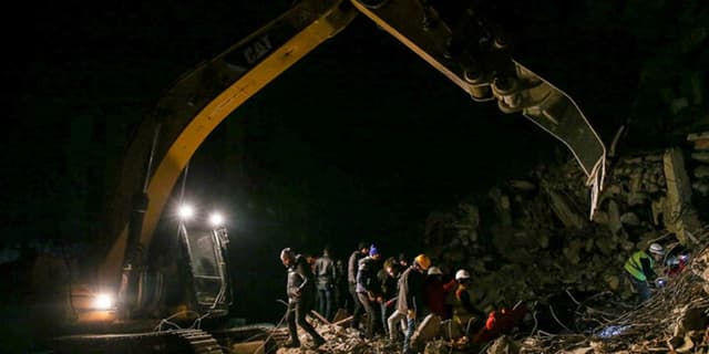 اتمام آواربرداری ۱۸۰۰ واحد تخریبی در خوی