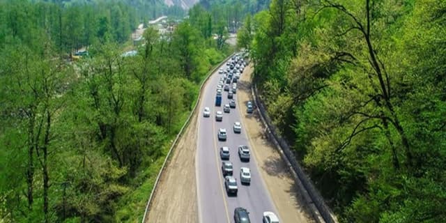 ترافیک سنگین در همه محورهای تهران-شمال‌‌/ جاده کندوان یک‌طرفه شد