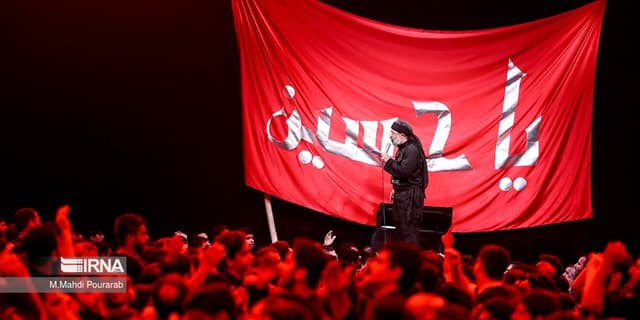 هیات عزاداری سید و سالار شهیدان حضرت اباعبدالله الحسین (ع) و یاران باوفایشان / سوگواری هیات عزاداری بر سر مزار شهدای گمنام مسجد ارك