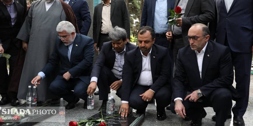 ادای احترام وزیر اقتصاد به شهدای گمنام شهرستان گنبد