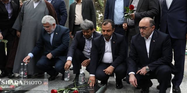 ادای احترام وزیر اقتصاد به شهدای گمنام شهرستان گنبد