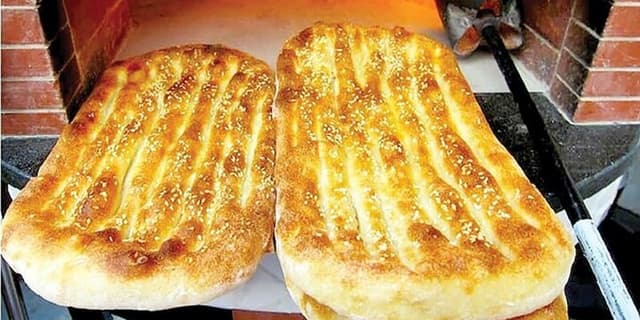 توزیع خارج از شبکه ۱۴ هزار قرص نان در زاهدان!