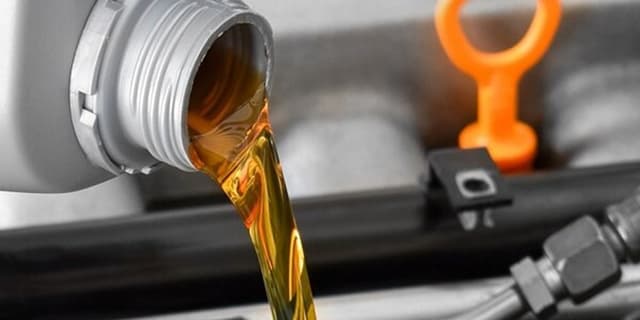 ۱۲۱ هزار لیتر روغن موتور تقلبی توقیف شد