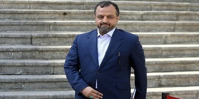 ورود وزیر اقتصاد به مشهد برای حضور در مراسم روز دانشجو در دانشگاه فردوسی