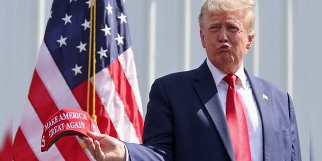رد صلاحیت ترامپ برای انتخابات سال آینده آمریکا 
