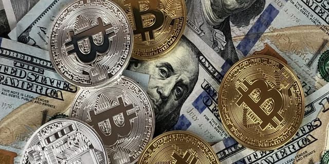 تهدید دلار آمریکا با اقدام بانک مرکزی ۱۳۰ کشور برای ایجاد ارز دیجیتال