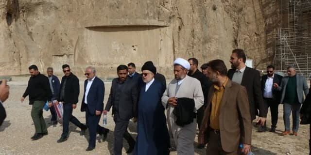 بررسی فرونشست زمین در مجموعه تاریخی نقش رستم