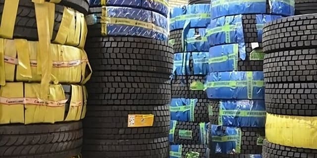 کشف و ضبط انبار لاستیک های میلیاردی قاچاق در بروجرد