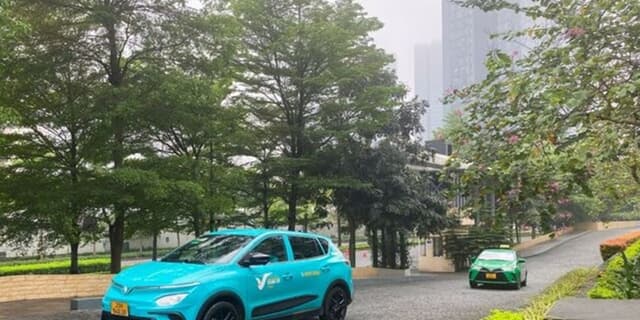 پرواز شرکت خودروسازی ویتنامی با خودروهای برقی