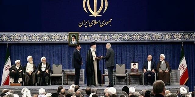 اولویت با مسائل اقتصادی است 