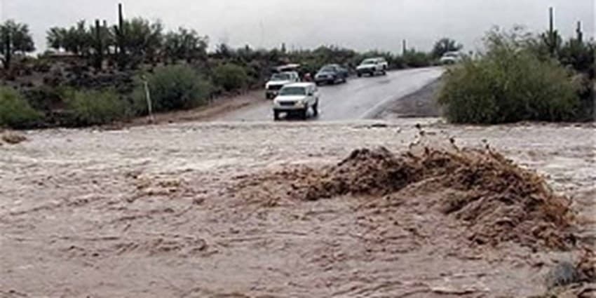 مسدود شدن محور بشاگرد به میناب و جاسک بر اثر بارش باران