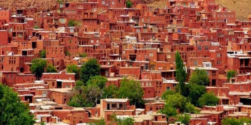 اختلاف بر سرِ دریافت یا عدم دریافت ورودی به ابیانه