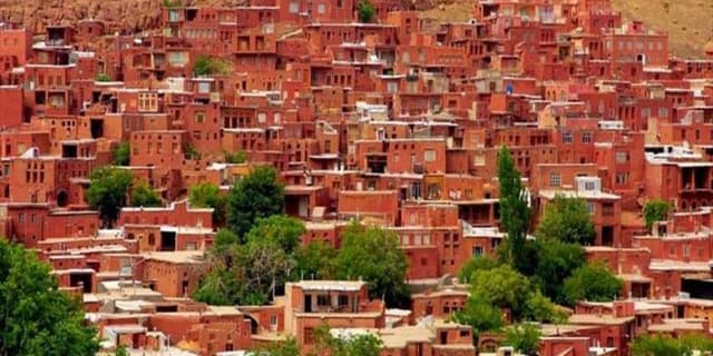 اختلاف بر سرِ دریافت یا عدم دریافت ورودی به ابیانه