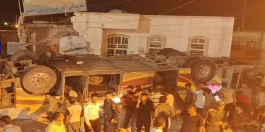 28 قربانی در تصادف اتوبوس زائران پاکستانی در یزد 