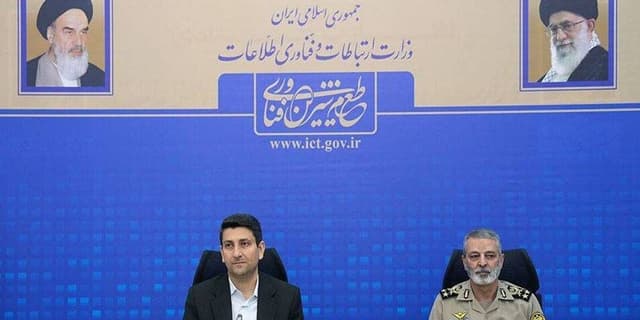 دیدار فرمانده کل ارتش با وزیر ارتباطات و فناوری اطلاعات