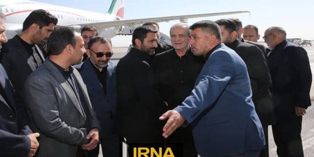 رئیس جمهور نخستین سفر خود را از مشهد مقدس آغاز کرد