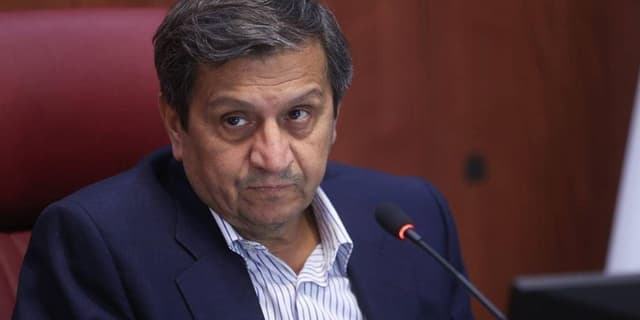 واکنش «همتی» به توییت «سبحانیان» علیه وی/ خوب کاری کرد