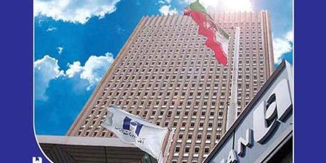 ​بازدید معاون پارلمانی رییس‌جمهور از غرفه بانک صادرات ایران در نمایشگاه بیمارستان‌سازی