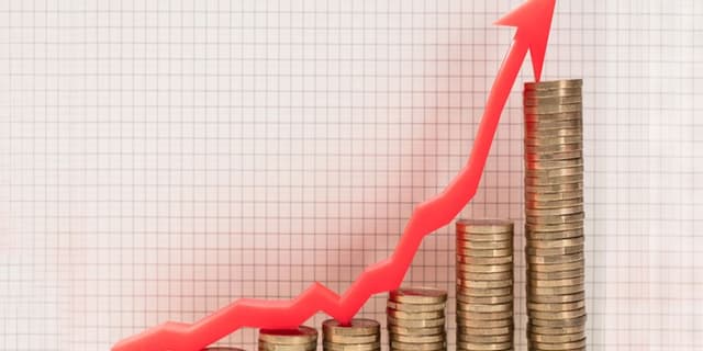تنها راه مهار تورم، کنترل نرخ ارز است