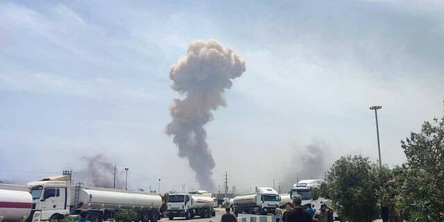 بیش از ۱۰ هزار کانتینر در بندر رجایی سوخت