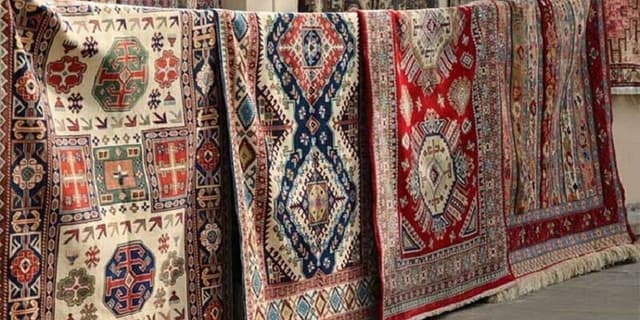 قاچاق گسترده فرش افغانستان به ایران/ مهمترین مطالبه بافندگان و فعالان صنایع دستی، بیمه است