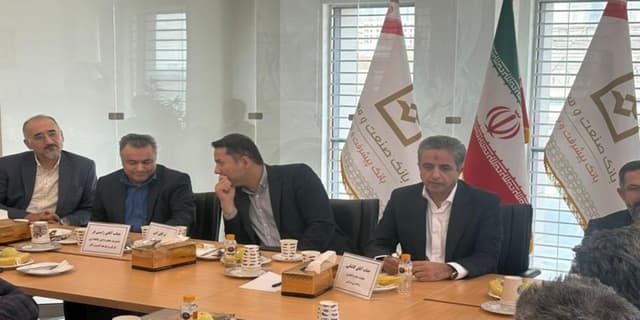 برگزاری نشست مشترك كمیته اعتباری بانك با تعدادی از شركت‌های بزرگ تولیدی