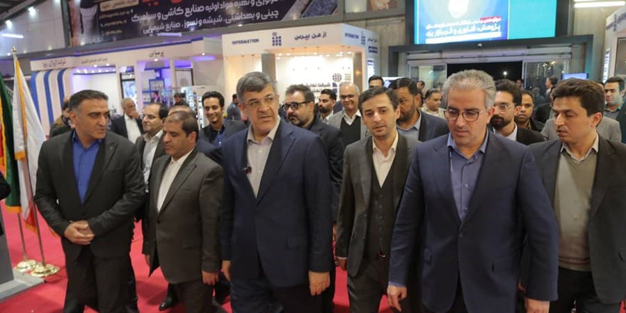 حضور استاندار یزد در غرفه چادرملو در دوازدهمین نمایشگاه فن‌بازار یزد