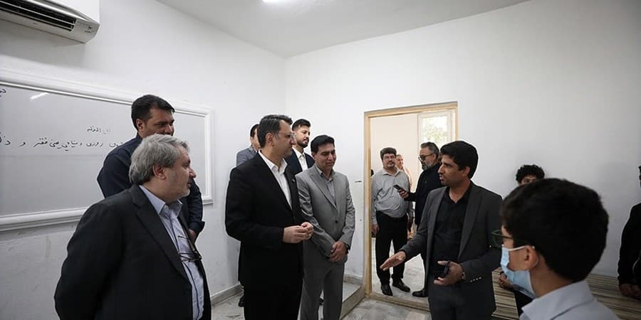 تأکید مدیرعامل سازمان منطقه آزاد کیش بر ادامه روند توسعه زیرساخت‌های آموزشی و حمایت از معلمان