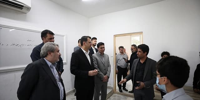 تأکید مدیرعامل سازمان منطقه آزاد کیش بر ادامه روند توسعه زیرساخت‌های آموزشی و حمایت از معلمان