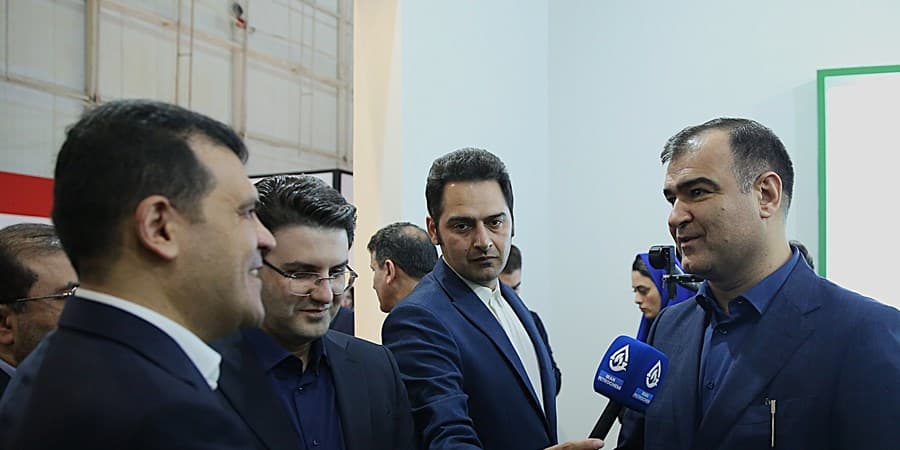 بازدید معاون علمی و فناوری رئیس جمهور از غرفه بیمه البرز در نمایشگاه پتروشیمی