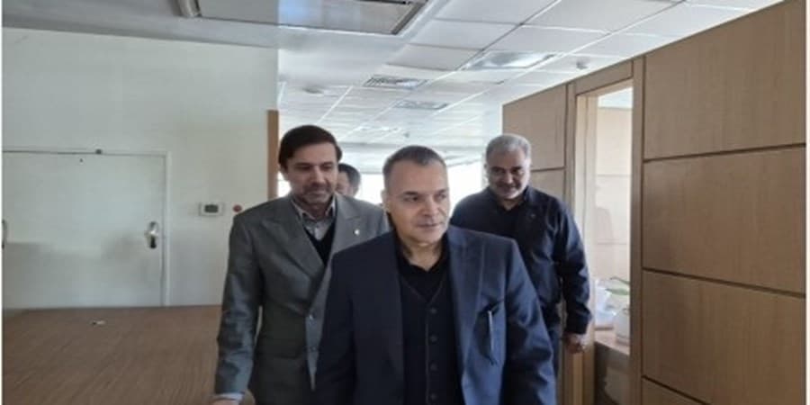 حسین عسكری، رئیس هیئت‌مدیره بانك صنعت و معدن در بازدید از واحدهای ستادی این بانك: حضور فعال كاركنان، ضامن تداوم چرخه تولید و پایداری ارائه خدمات مالی به صنعتگران و معدنكاران است