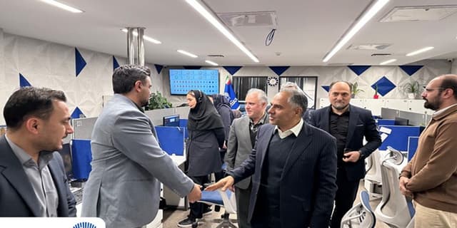 بازدید مدیرعامل بانک تجارت از مرکزارتباط مشتریان 1554