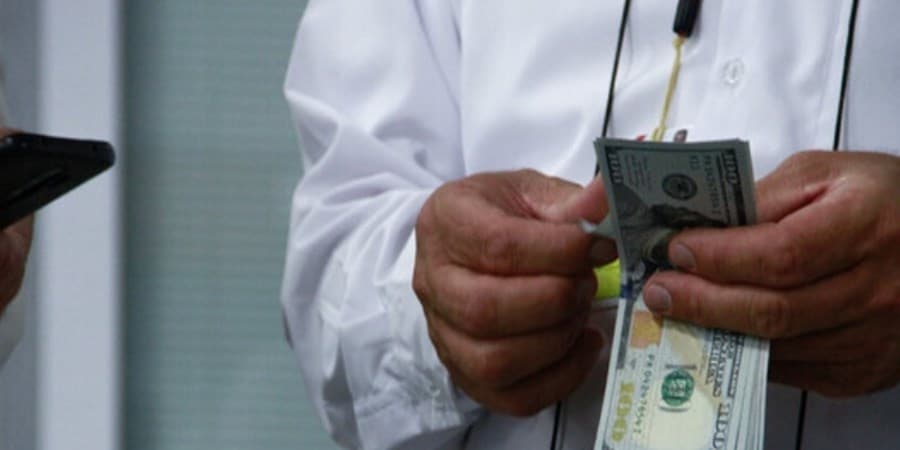 زائران بالای ۵ سال مشمول دریافت ۵۰۰ دلار ارز حج/ خرید ارز حج محدودیتی برای ارز مسافرتی سالانه ایجاد می‌کند؟