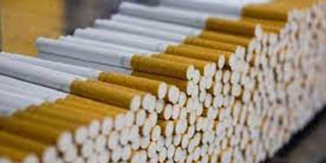 برخورد با عرضه کنندگان دخانیاتِ قاچاق در بازار